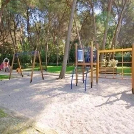 Studio A Six Fours Les Plages Avec Piscine Partagee Et Jardin Clos A 100 M De La Plage Apartment